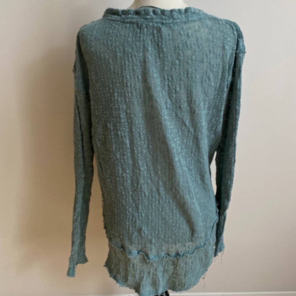 WE The Free Women Green Top Sz Small Long Sleeve Vneck Open Knit Distressed - Picture 3 of 6